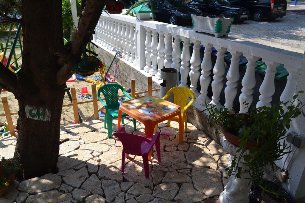 Apartmani Jenny I Tania Lopar Esterno foto